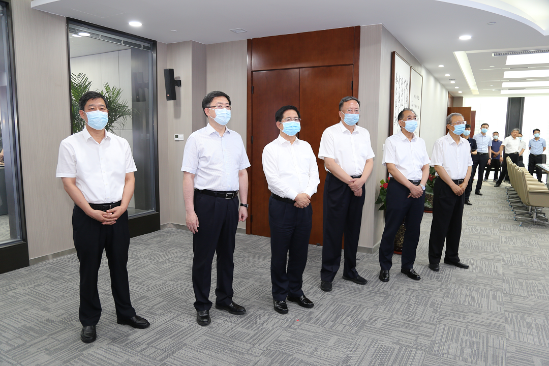 張吉福在省國資運營公司調研2 張吉福在省國資運營公司調研2